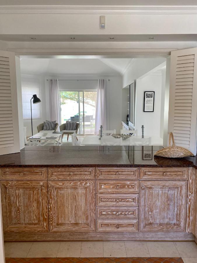 Beautiful Apartment For Rent In Quinta Do Lago With Excellent Resort Facilities Close To Lake And Beach. Exterior photo
