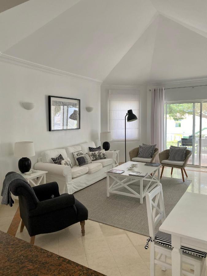 Beautiful Apartment For Rent In Quinta Do Lago With Excellent Resort Facilities Close To Lake And Beach. Exterior photo