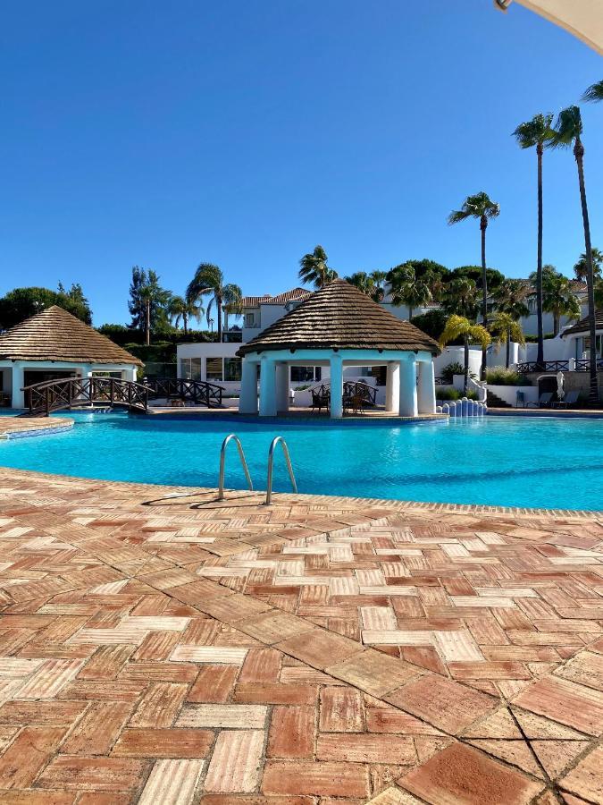 Beautiful Apartment For Rent In Quinta Do Lago With Excellent Resort Facilities Close To Lake And Beach. Exterior photo